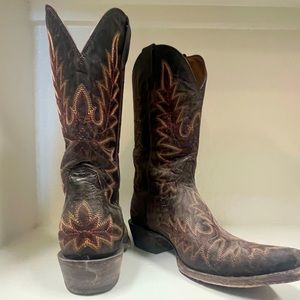 Women’s 8.5 B Ariat Western Boots! Worn Once!